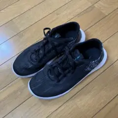 Reebok ブラック スニーカー