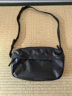 無印良品　植物由来の原料を使ったショルダーバッグ