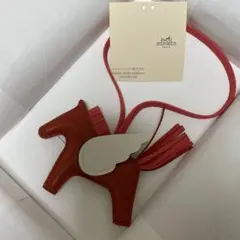エルメス ロデオペガサスPM チャーム コルナリン/ローズテキサス/白