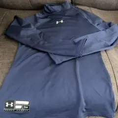 UNDER ARMOUR ネイビー 長袖アンダーシャツ YLG