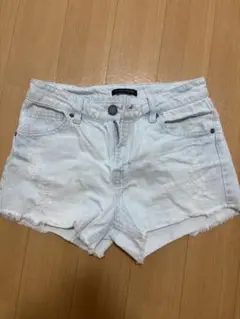 淡いブルー ショートパンツ
