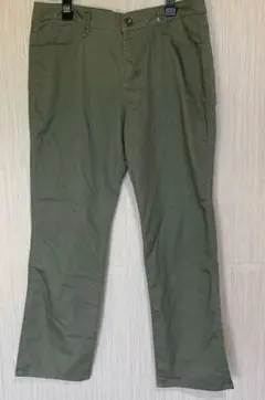 イオン／トップバリュ　オリーブグリーン ストレートパンツ