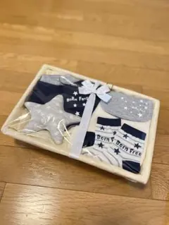 BORN FREE 星柄スタイ・靴下セット