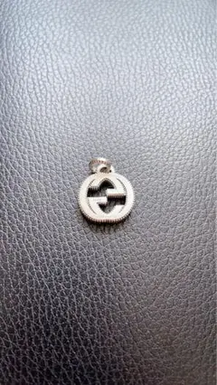 GUCCI ロッキングGシルバーペンダントトップ
