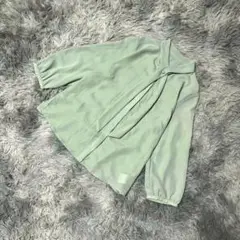 未使用級『a.v.v』アー・ヴェ・ヴェ　長袖ブラウス　緑　シャツ　上品(XS)