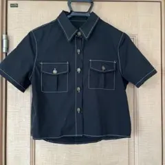 黒ショート丈半袖シャツ