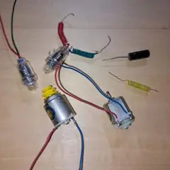 マブチモーター２個…電球２個他