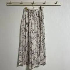 ファビア　花柄ガウチョパンツ クリーム色