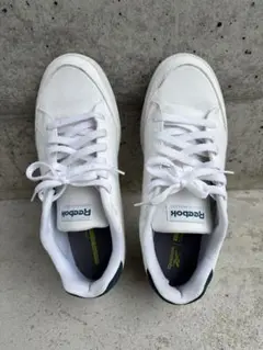 Reebok ホワイト スニーカー