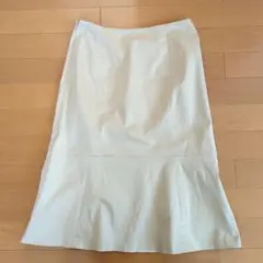 クリーム色 タイトスカート ひざ丈