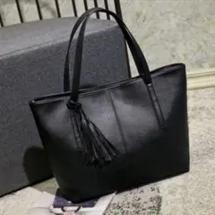 ☆トートバッグ☆ビジネスバッグ☆タッセル付き☆レザー☆ブラック☆おしゃれ☆