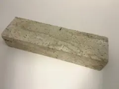 砥石？ レンガ？ 白っぽい石 554g