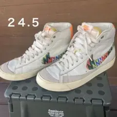 NIKE WMNS BLAZER MID