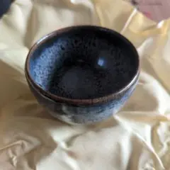 京焼・清水焼　木村盛康 作　米色瓷　平茶碗　無傷　桐箱付。 Amazon.co.jp: 京焼・清水焼 木村盛康 作 米色瓷 平茶碗 無傷 桐