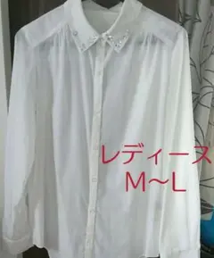 ビジューつきレディースブラウス　M～L表記　オールシーズン　透け感素材