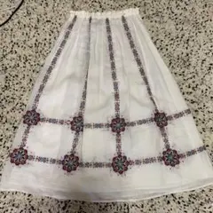 タグ付き新品★シビラ★受注会　豪華な刺繍スカート フラワーテープ刺繍オーガンジースカート(ミモレ丈スカート