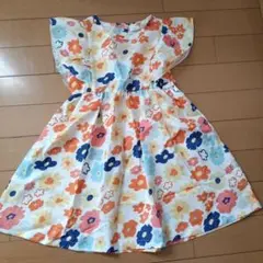 新品未使用　シーン　花柄ワンピース　110