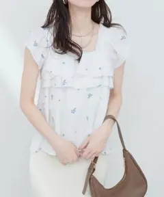 新品！natural couture フラワー刺繍フリルショルダーキャミ