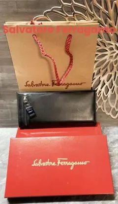 【美品】Salvatore Ferragamo レザー長財布　ブラック