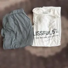 ルームウェアセット グレーのパンツとホワイトTシャツ