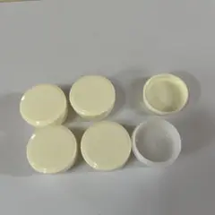 新品・未使用品 クリーム色のプラスチック容器 5個セット