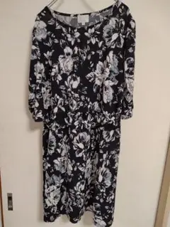 エマジェイムスの花柄のワンピース