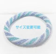 キラキラブルー系とホワイトのチューブクロッシェブレスレット　16cm