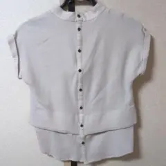 薄いベージュ 半袖 トップス