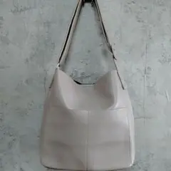 超美品　GUSCIO　ワイドベルトビッグショルダーバッグ 外ポケット付き