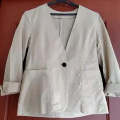 ベージュ ノーカラージャケット