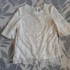 お値下げ中美品。ECURY アイボリー 刺繍 五分袖トップス