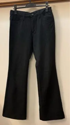 濃グレー、セミフレアパンツ