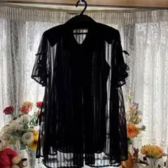 透け感のある黒の半袖シャツブラウス➕タンクトップ
