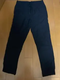 パンツ　黒色　ウエスト76cm