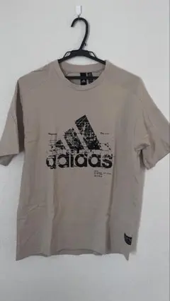 adidas ベージュ ロゴプリント Tシャツ
