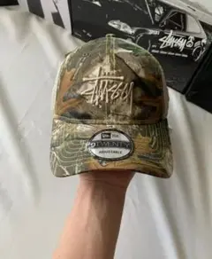 Stüssy New Era 9TWENTY トラッカーキャップ