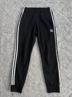 adidas ブラック ラインジャージ