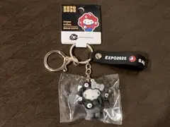 サンリオ　黒ミャクミャク　ハローキティ　万博限定　キーホルダー