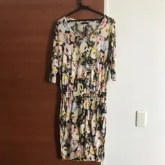 花柄ワンピース