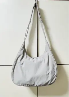 GUライトグレー ショルダーバッグ