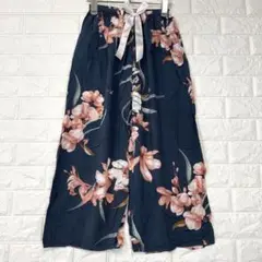 ☆クロップド丈パンツ【S】 濃いグレー 花柄 薄手生地 ストレッチ ルームウェア