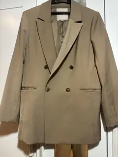 ベージュ ダブルブレスト テーラードジャケット