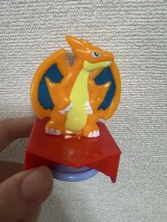 マクドナルド　ハッピーセット リザードン スタンド付きフィギュア