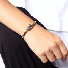 釘ブレスレット