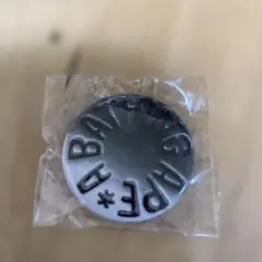 本物です。A bathING APE 缶バッジ