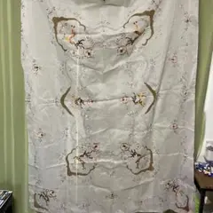 花と鹿の刺繍クロス