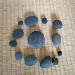 自然石 置物 丸い石　グレー系