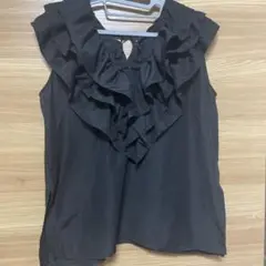 黒 フリル ノースリーブ トップス