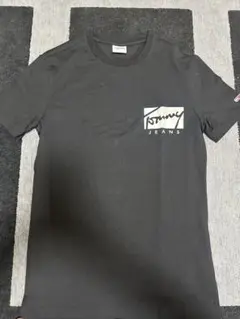 Tommy Jeans 黒 Tシャツ