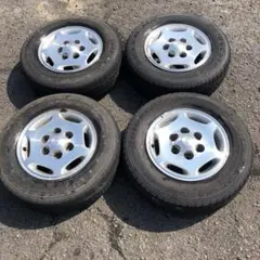 グランドハイエース 4WD スタッドレスタイヤ 15インチアルミ